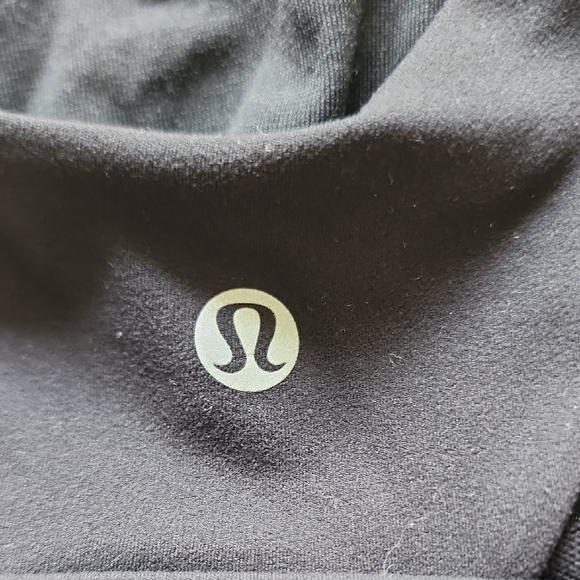 Lululemon Always Aligned Bra in Black EUC - Picture 4 of 4